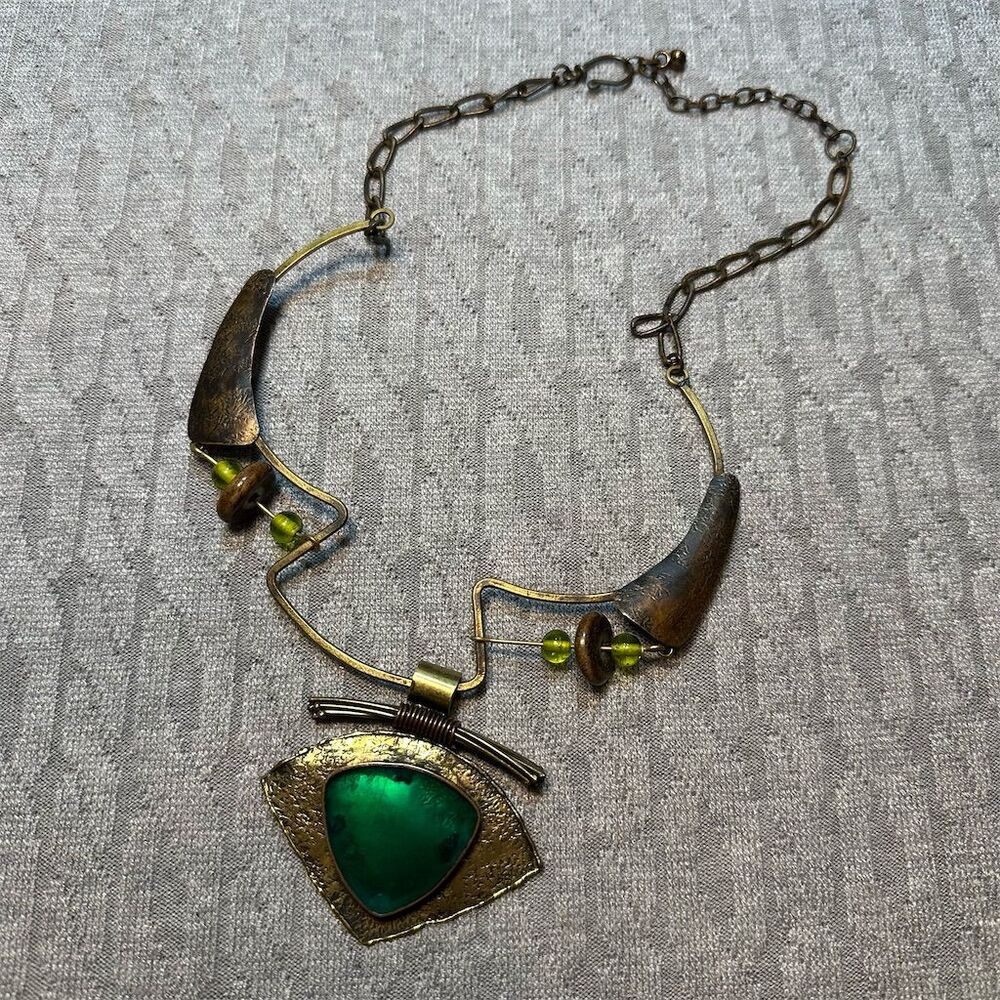Vintage Metal & Green Stone Pendant Necklace Adjustable Statement - Picture 2 of 4